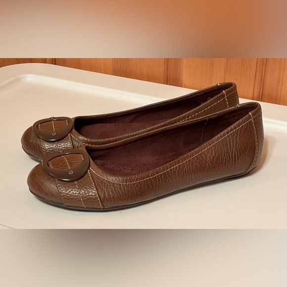 NWOT Dr. Scholl’s Faux Brown Suede Flats, size: 6 1/2 - Picture 3 of 6